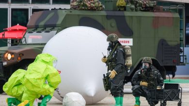 Un ballon poubelle nord-coréen explose au-dessus du palais présidentiel